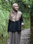 LINE_ALBUM_Sidra pants,scarf mono flower_251223_30
