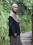 LINE_ALBUM_Sidra pants,scarf mono flower_251223_30
